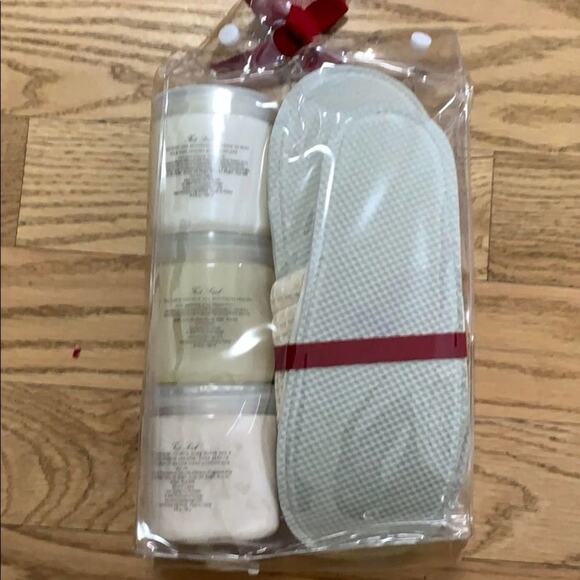 NWT SIMPLE PLEASURE‎ VINILLA BLOSSOM FOOT SCRUB - Picture 6 of 7